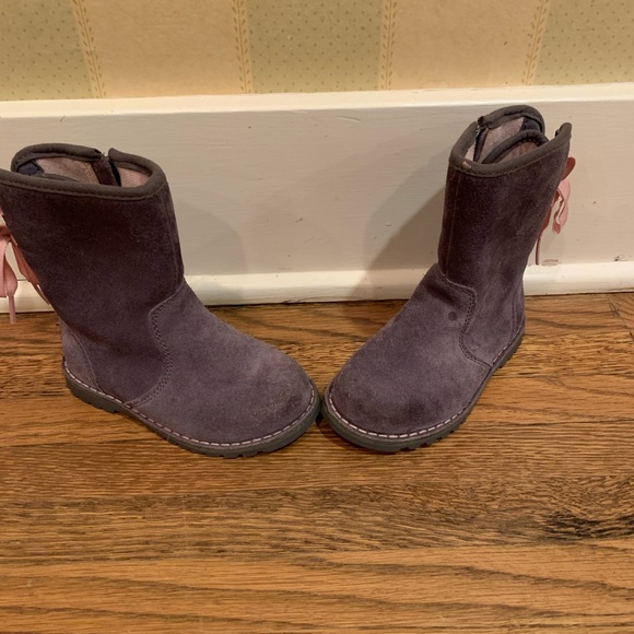 Adorable Ugg girls boots toddler size 7, grey with pink stitching and ribbon - Picture 4 of 7